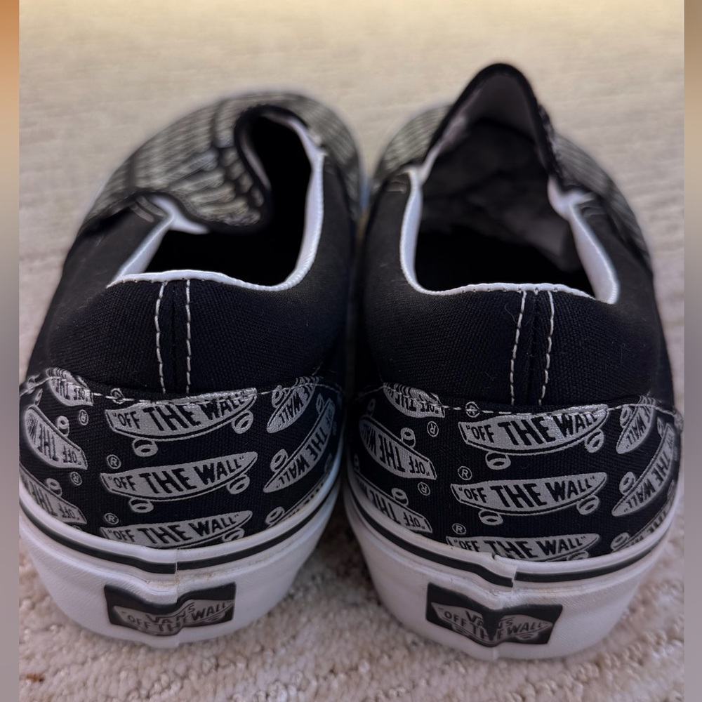 Brand New Vans Classic "Off The Wall" logo Slip on Sneakers - Picture 6 of 11